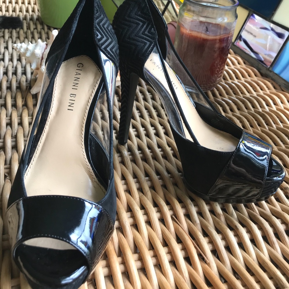-NEW- Gianni Bini peep toe heels